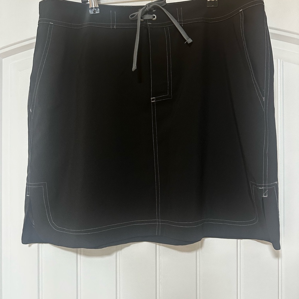 NWT Ripskirt Sport Skirt with Black Contrast Stitching